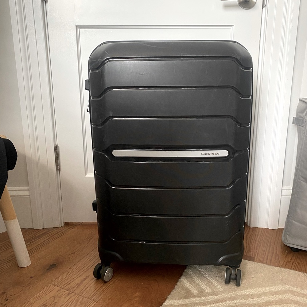 Samsung Freeform Check In 28” Large Suitcase